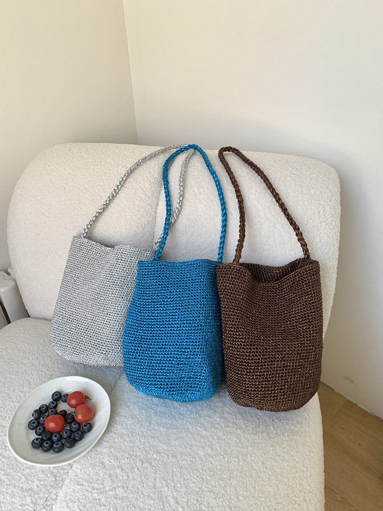 cross border source: high end sense of niche gold and silver thread bucket bag, conspicuous bag, woven bag, versatile crotch shoulder bag cross border source: high end sense of niche gold and silver thread bucket bag, conspicuous bag, woven bag, versatile crotch shoulder bag