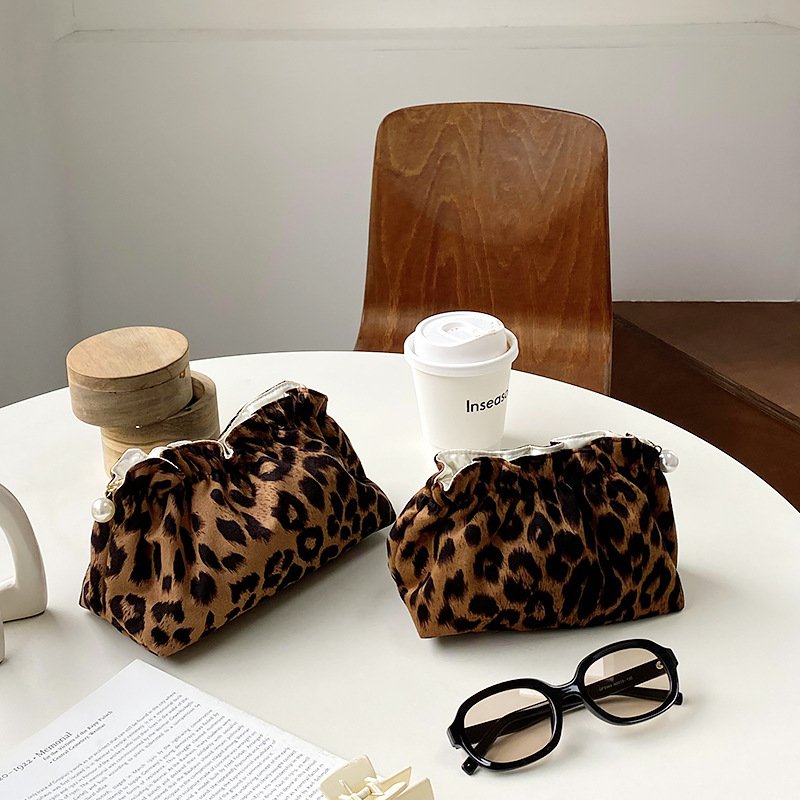 portable premium cosmetic bag korean leopard print cosmetic bag storage bag dinner bag women's clutch portable premium cosmetic bag korean leopard print cosmetic bag storage bag dinner bag women's clutch