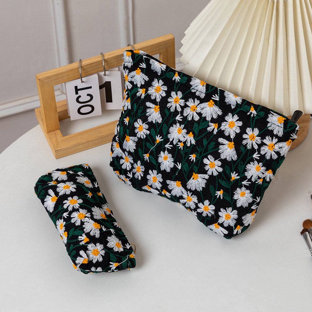 cross border fresh embroidered makeup bag for women, daisy flower toiletry storage bag, simple portable large capacity toiletry bag cross border fresh embroidered makeup bag for women, daisy flower toiletry storage bag, simple portable large capacity toiletry bag