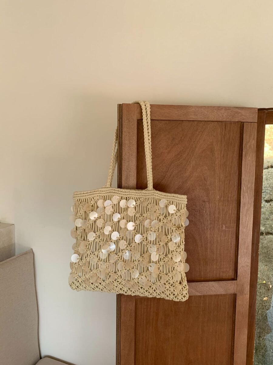 cross border sourcing, niche light luxury spring/summer single shoulder woven bags, large capacity women's bags, hollow handmade crochet bags cross border sourcing, niche light luxury spring/summer single shoulder woven bags, large capacity women's bags, hollow handmade crochet bags