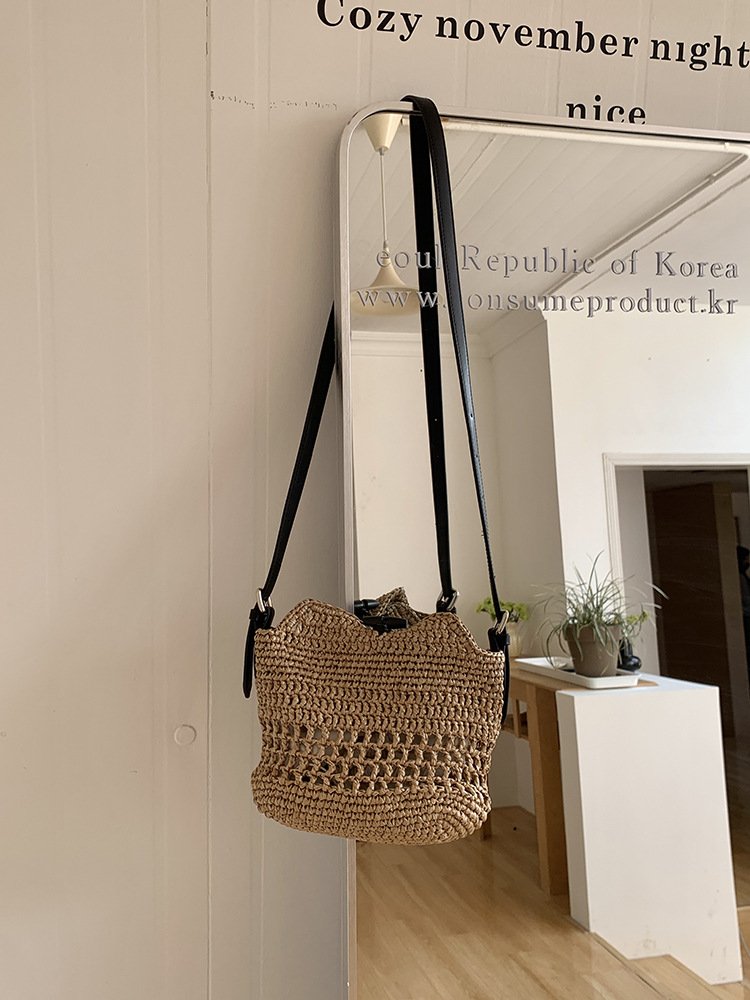 cross border sourcing pp grass large capacity beach bags, hollow handmade woven bags, niche underarm straw woven shoulder crossbody bags cross border sourcing pp grass large capacity beach bags, hollow handmade woven bags, niche underarm straw woven shoulder crossbody bags