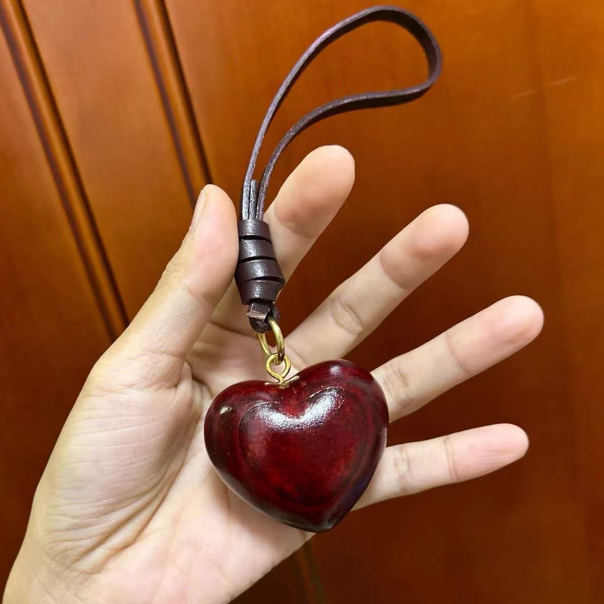 ultra thick pure hand polished genuine leather heart shaped cowhide peach heart sweater chain, car rearview mirror peach heart pendant, moon ornament ultra thick pure hand polished genuine leather heart shaped cowhide peach heart sweater chain, car rearview mirror peach heart pendant, moon ornament
