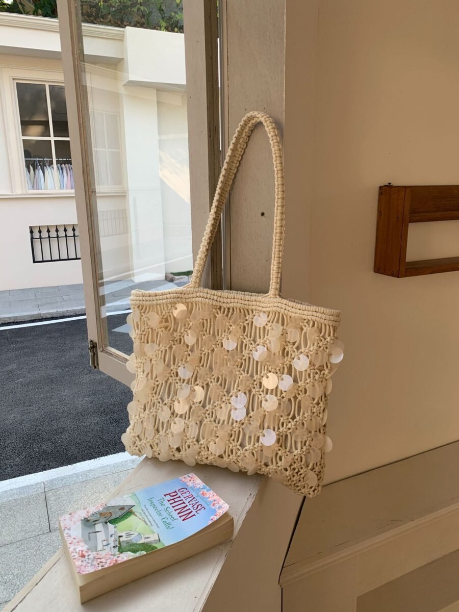 cross border sourcing, niche light luxury spring/summer single shoulder woven bags, large capacity women's bags, hollow handmade crochet bags cross border sourcing, niche light luxury spring/summer single shoulder woven bags, large capacity women's bags, hollow handmade crochet bags