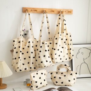 2025 new heart shaped single shoulder bag, large capacity carrying textured underarm bag, portable toiletry makeup bag wholesale cross border