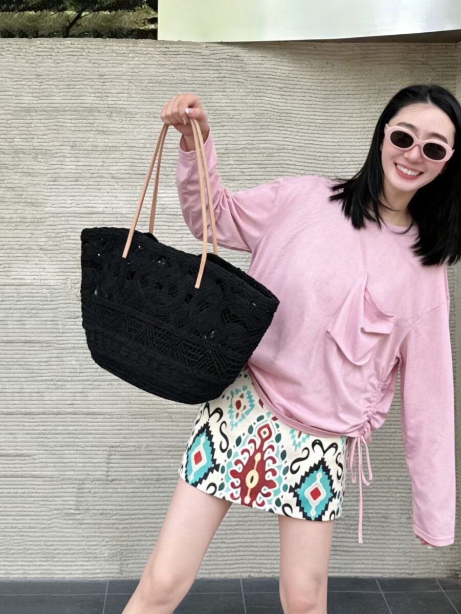 handmade hollowed woven bags, single shoulder cowhide large bags, women's hollowed out large capacity beach bags, seaside vacation style baskets handmade hollowed woven bags, single shoulder cowhide large bags, women's hollowed out large capacity beach bags, seaside vacation style baskets