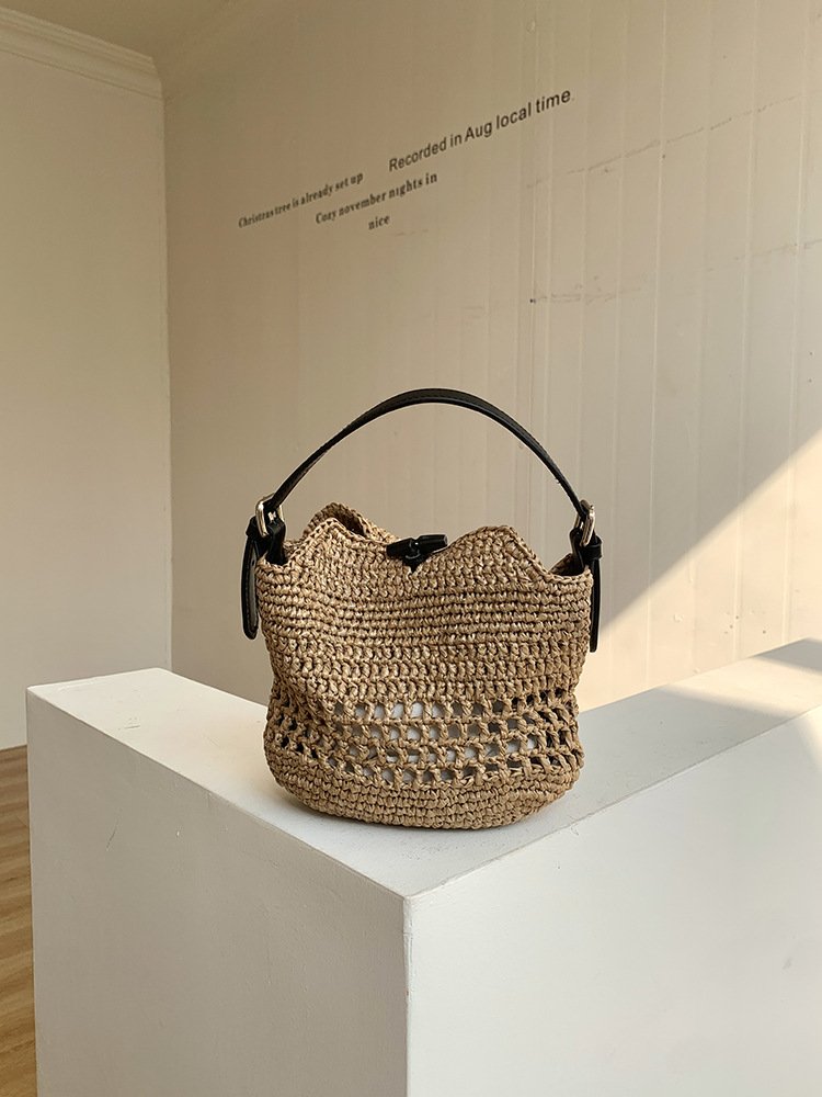cross border sourcing pp grass large capacity beach bags, hollow handmade woven bags, niche underarm straw woven shoulder crossbody bags cross border sourcing pp grass large capacity beach bags, hollow handmade woven bags, niche underarm straw woven shoulder crossbody bags