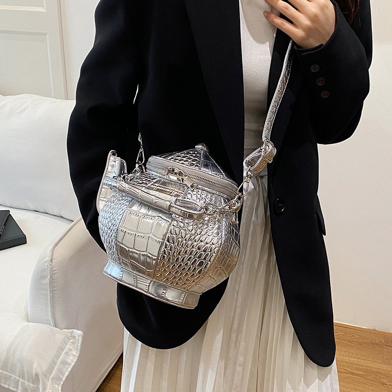 2025 new fashionable niche design, quirky creative water bottle, trendy personalized patchwork handheld, single shoulder crossbody women's bag 2025 new fashionable niche design, quirky creative water bottle, trendy personalized patchwork handheld, single shoulder crossbody women's bag