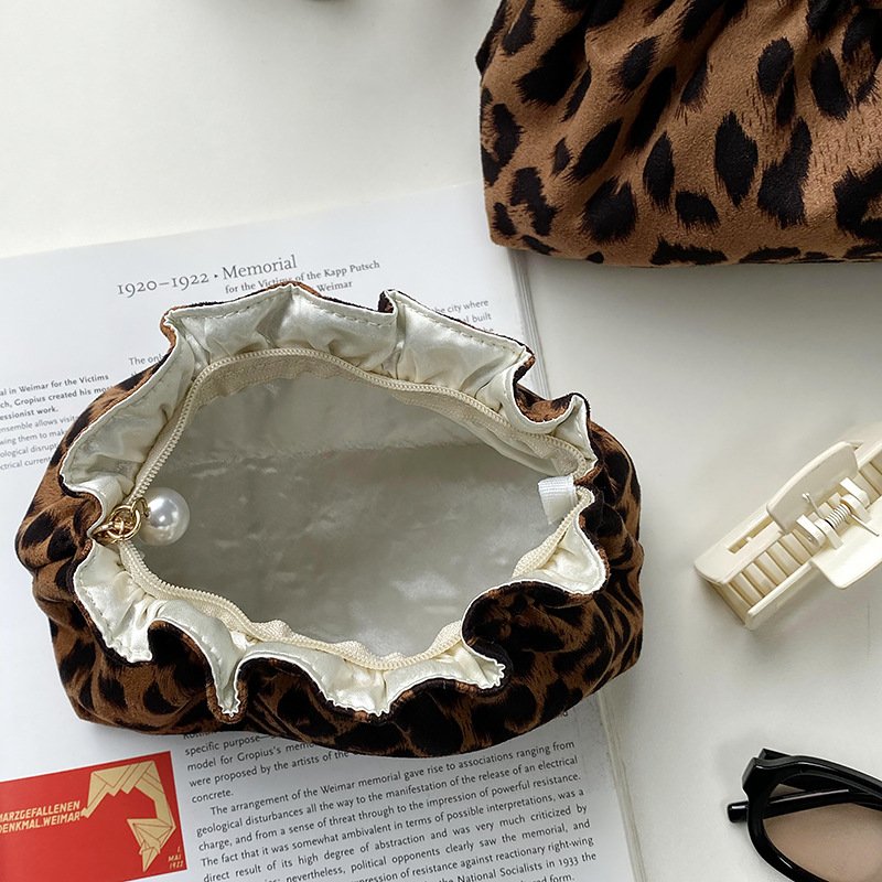 portable premium cosmetic bag korean leopard print cosmetic bag storage bag dinner bag women's clutch portable premium cosmetic bag korean leopard print cosmetic bag storage bag dinner bag women's clutch