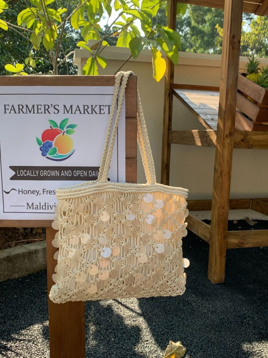 cross border sourcing, niche light luxury spring/summer single shoulder woven bags, large capacity women's bags, hollow handmade crochet bags cross border sourcing, niche light luxury spring/summer single shoulder woven bags, large capacity women's bags, hollow handmade crochet bags