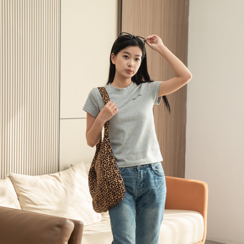 niche japanese and korean ins modern small leopard print crossbody bag foreign style shoulder canvas bag for female students versatile homemade cloth bag niche japanese and korean ins modern small leopard print crossbody bag foreign style shoulder canvas bag for female students versatile homemade cloth bag